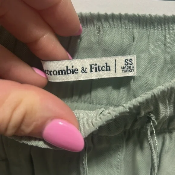 Abercrombie & Fitch Light Green Drapey Utility Jogger - Picture 4 of 4